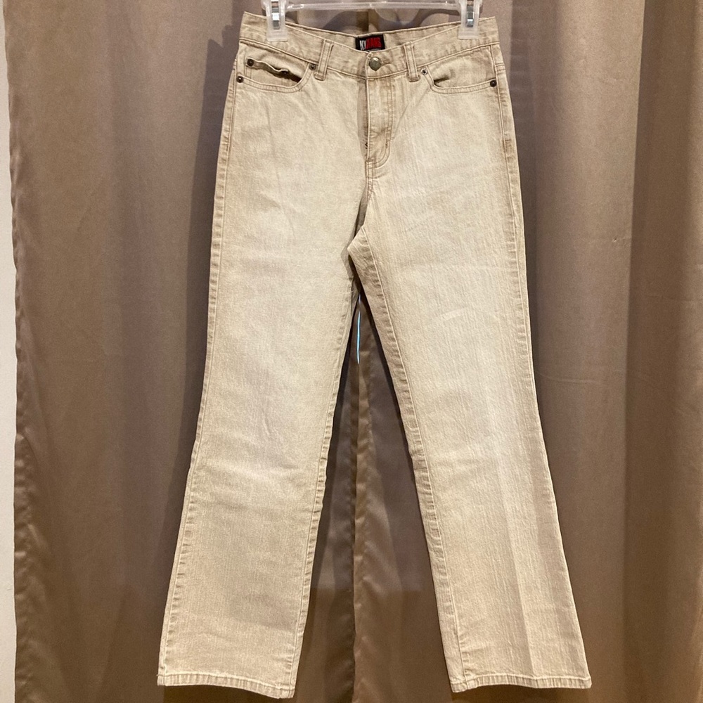 NY Jeans New York & Co. Khaki jeans Size 2. Five functional pockets, no designs